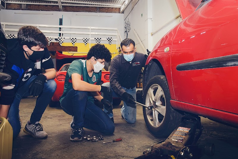 Taller Mecánico, C.A.R. (Capacitación Automotriz y Reparaciones) - Imagen 1