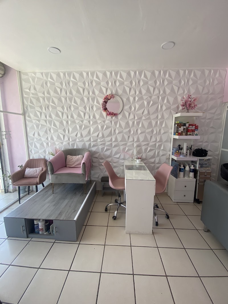 Elyr Cázares Salón - Imagen 1