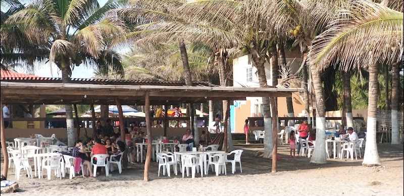 Mariscos La Palapa playa - Imagen 1