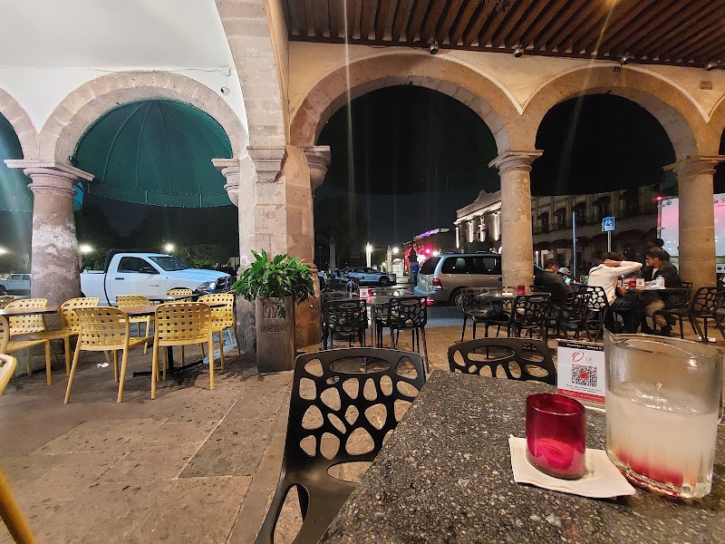 Onix Restaurant Bar - Imagen 1