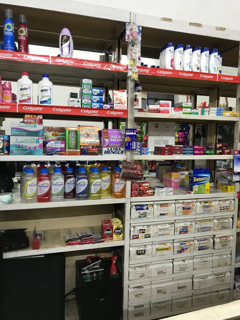 Farmacia y Abarrotes Las Rosas